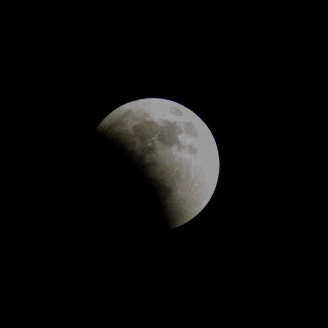 
                  
                    
                     NIKON CORPORATION 
                     NIKON D3400 
                  
                  